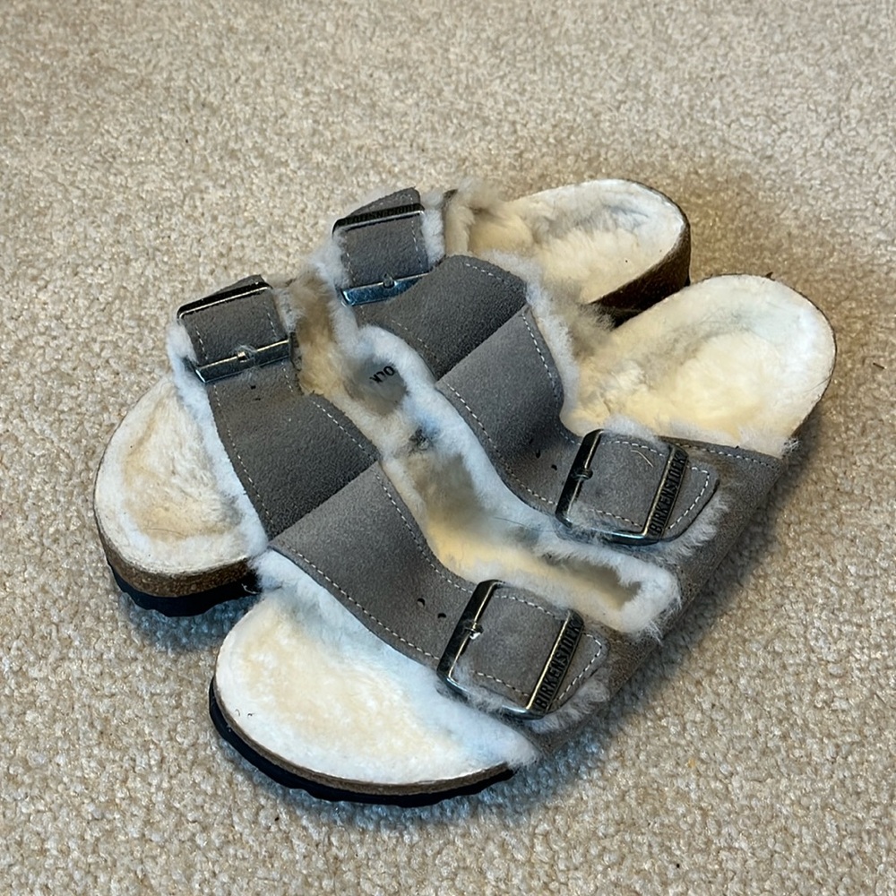 EUC Birkenstock Arizona Shearling Suede Stone Coin Size 37 US 6-6.5 NARROW